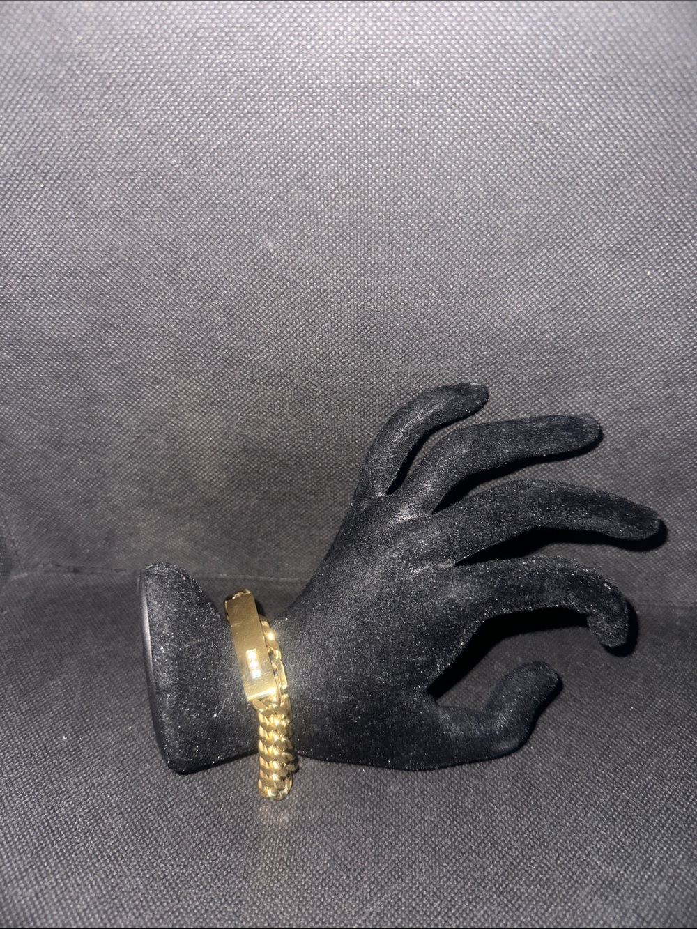 Gold-Tone Curb Chain Bracelet with Polished Plate - Women's Fashion Accessory